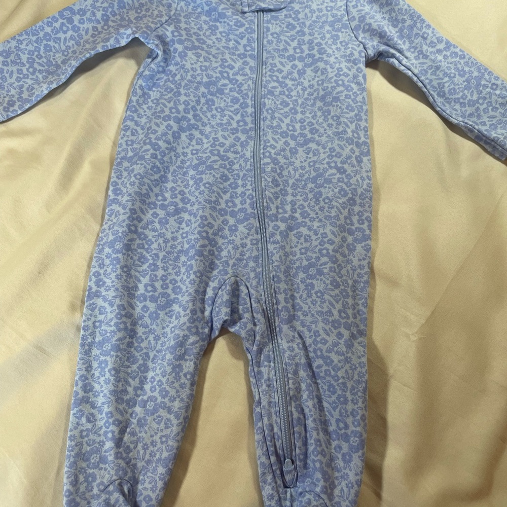 Assorted Baby Girl Onesies Bundle, mostly Carter’s, all NWOT or‎ EUC, Size 6M - Picture 3 of 8